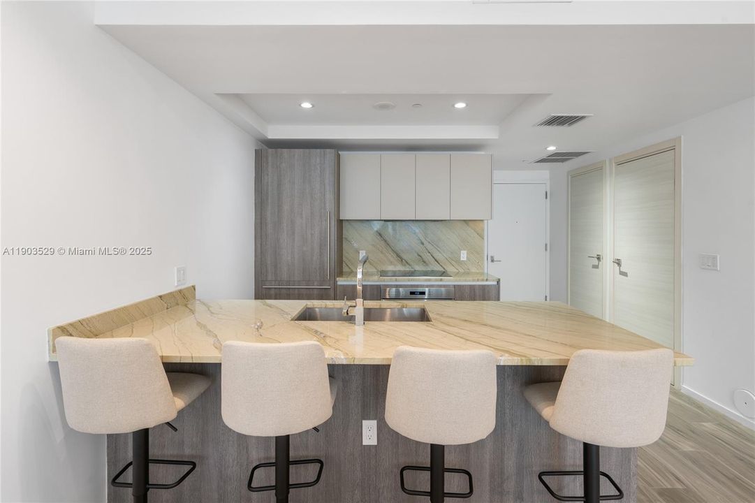 For Rent: $9,000 (3 beds, 4 baths, 1705 Square Feet)