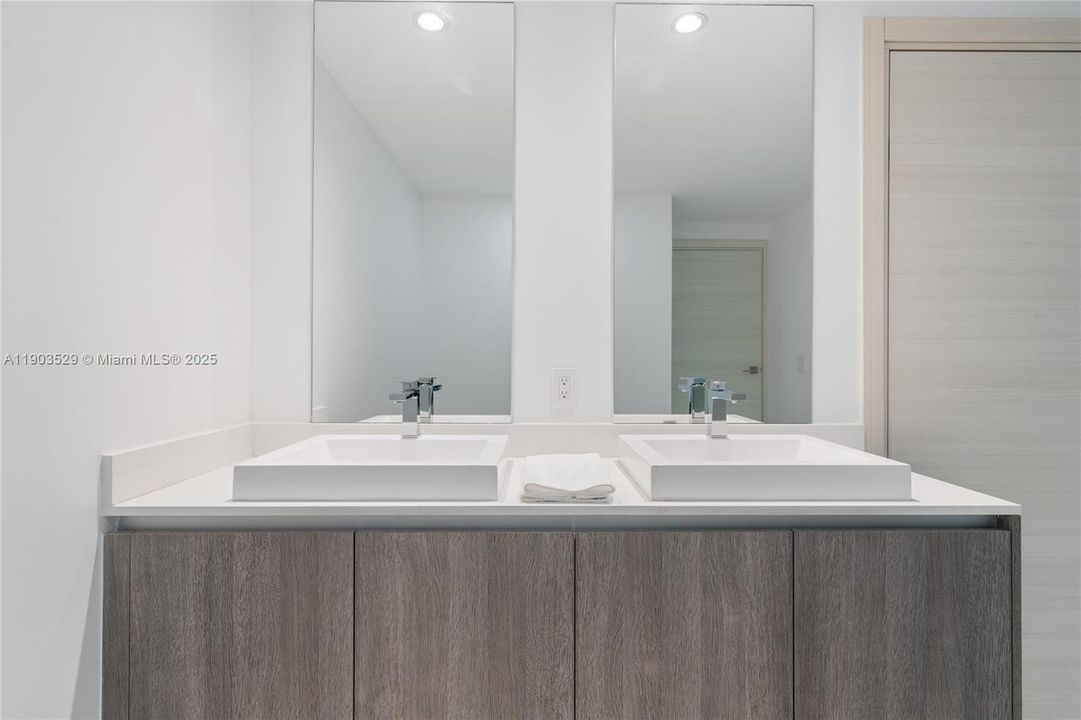 For Rent: $9,000 (3 beds, 4 baths, 1705 Square Feet)