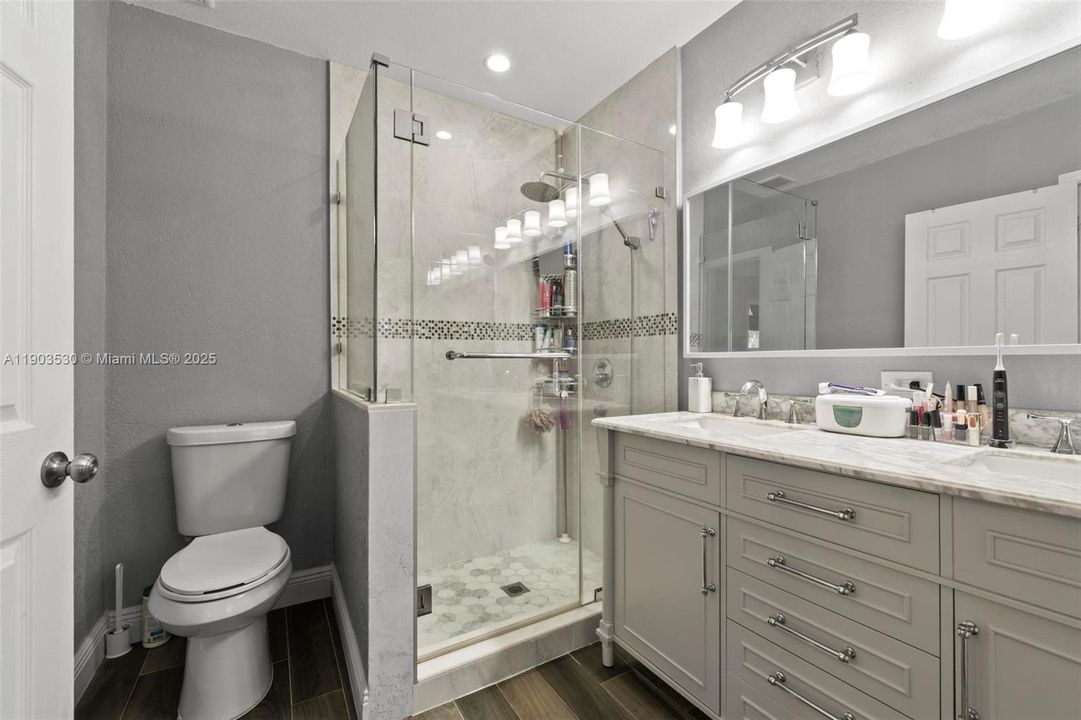 En Venta: $629,000 (2 camas, 2 baños, 891 Pies cuadrados)