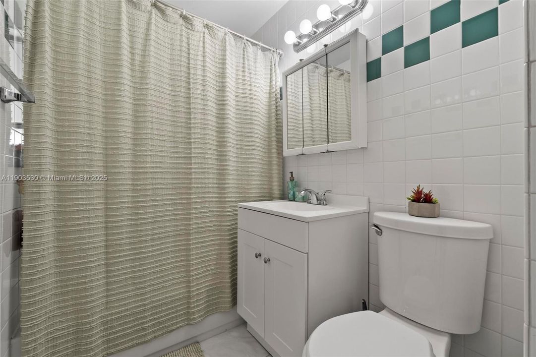 En Venta: $629,000 (2 camas, 2 baños, 891 Pies cuadrados)