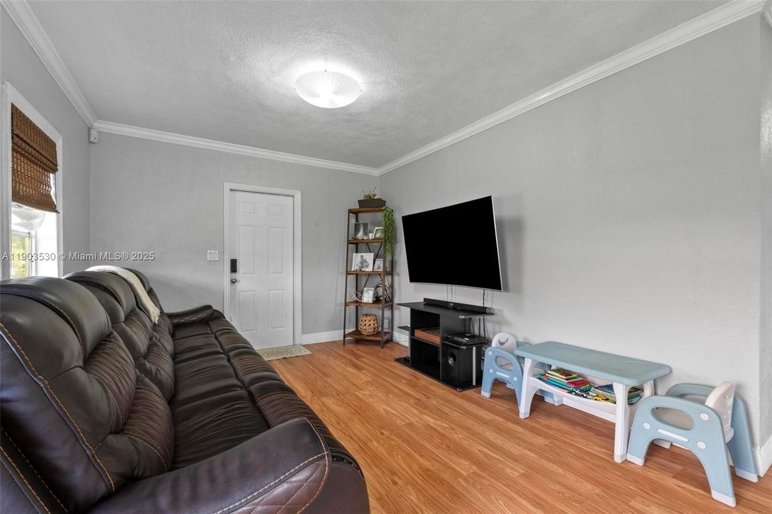 En Venta: $629,000 (2 camas, 2 baños, 891 Pies cuadrados)