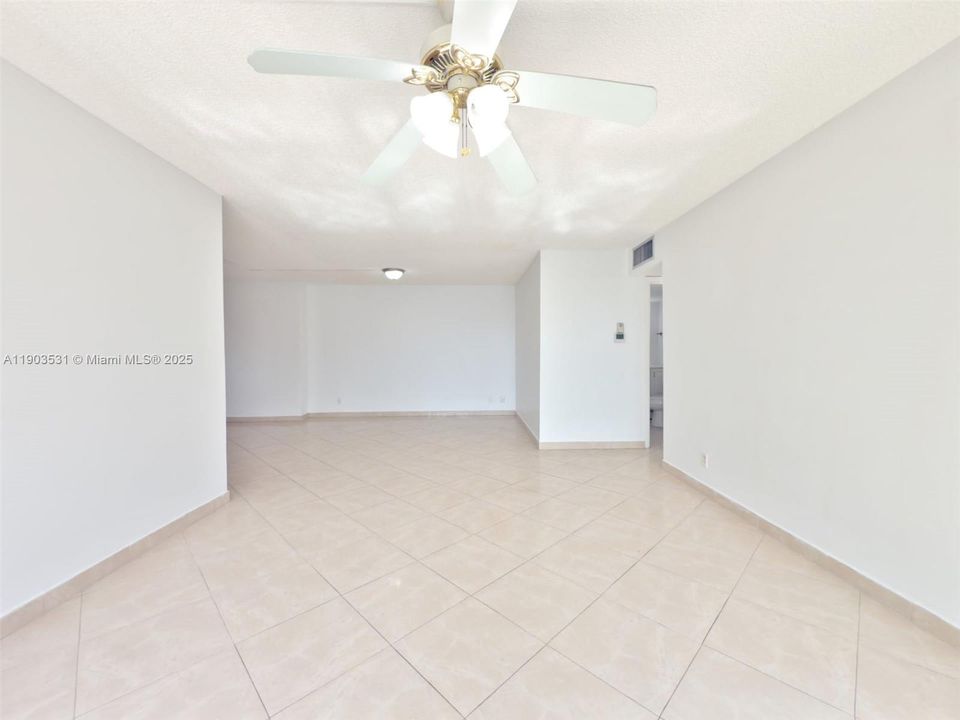 For Rent: $1,500 (1 beds, 1 baths, 823 Square Feet)