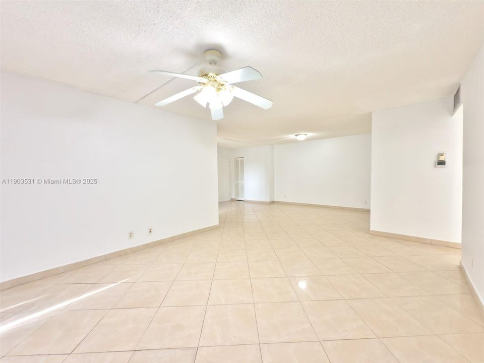 For Rent: $1,500 (1 beds, 1 baths, 823 Square Feet)