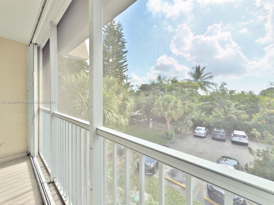 For Rent: $1,500 (1 beds, 1 baths, 823 Square Feet)