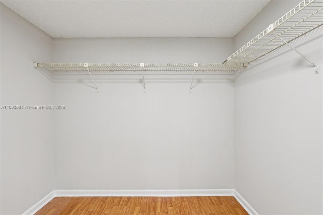 Active With Contract: $325,000 (2 beds, 2 baths, 989 Square Feet)