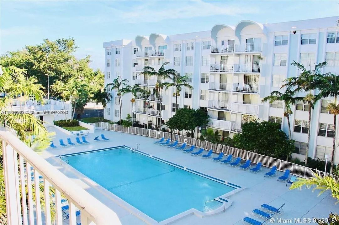 Под контрактом: $1,700 (2 спален, 2 ванн, 1175 Квадратных фут)