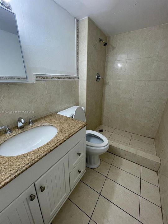 Под контрактом: $1,700 (2 спален, 2 ванн, 1175 Квадратных фут)