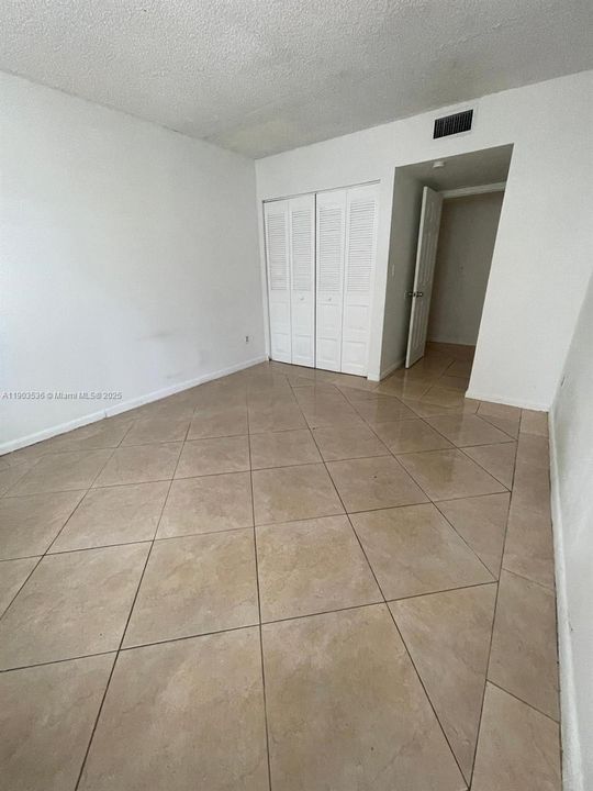 Под контрактом: $1,700 (2 спален, 2 ванн, 1175 Квадратных фут)