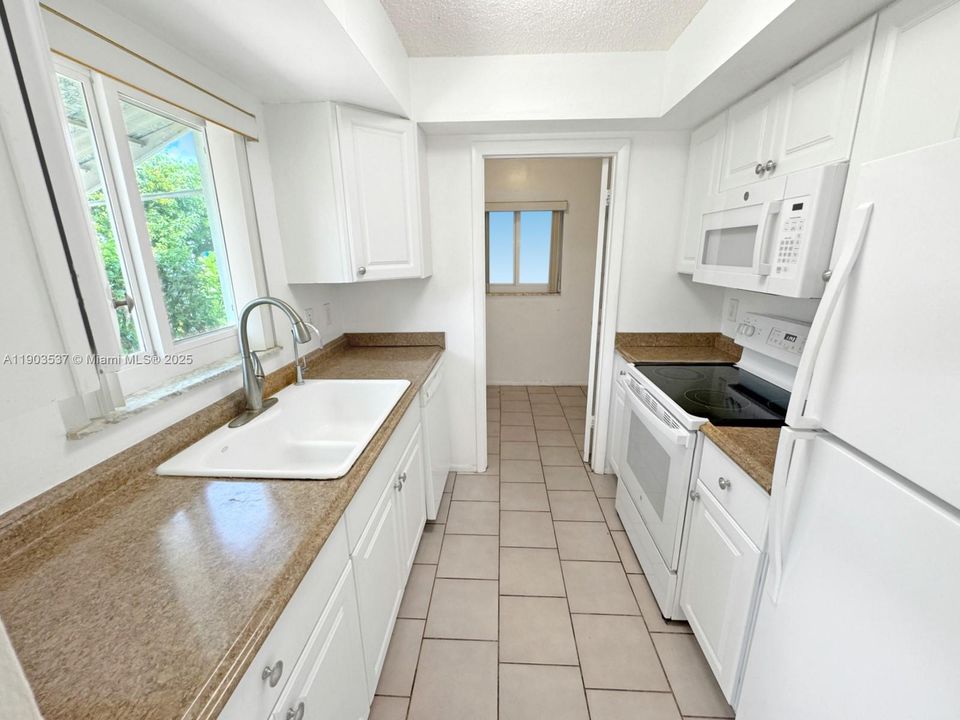 Activo con contrato: $335,000 (2 camas, 1 baños, 940 Pies cuadrados)