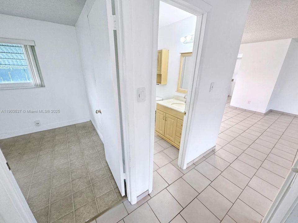 Activo con contrato: $335,000 (2 camas, 1 baños, 940 Pies cuadrados)