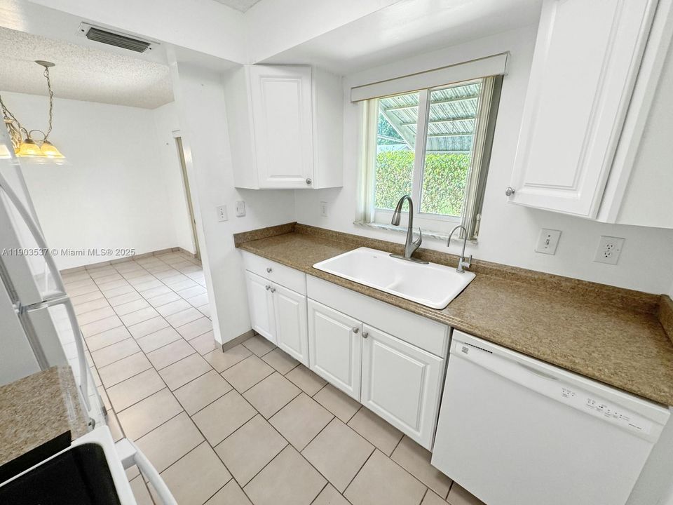 Activo con contrato: $335,000 (2 camas, 1 baños, 940 Pies cuadrados)