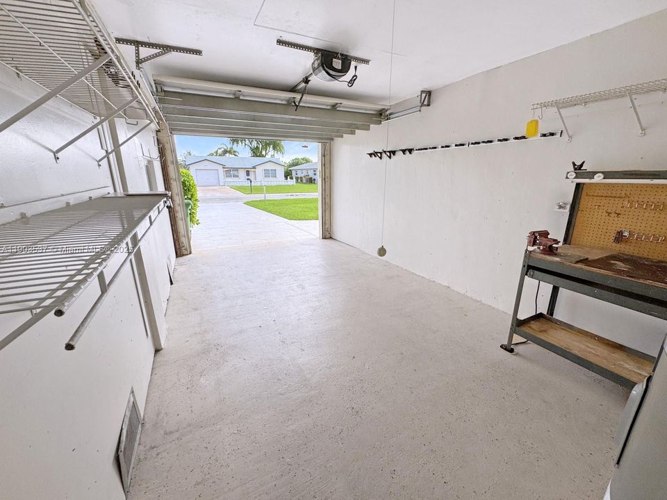 Activo con contrato: $335,000 (2 camas, 1 baños, 940 Pies cuadrados)