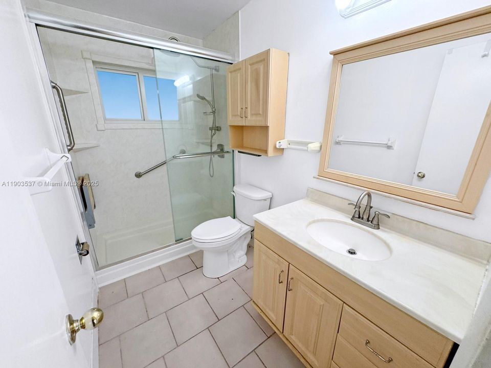 Activo con contrato: $335,000 (2 camas, 1 baños, 940 Pies cuadrados)