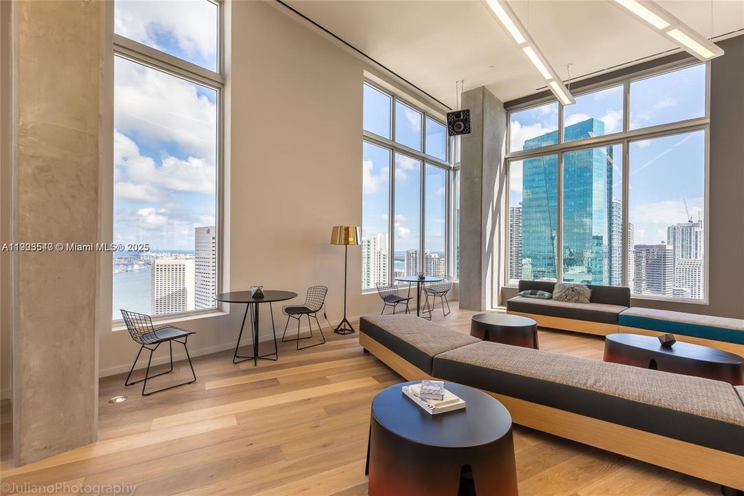 For Rent: $2,350 (1 beds, 1 baths, 446 Square Feet)