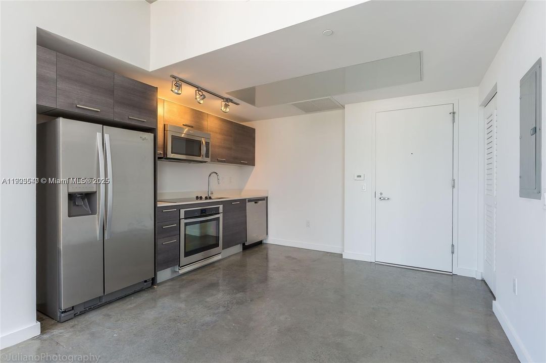 For Rent: $2,350 (1 beds, 1 baths, 446 Square Feet)