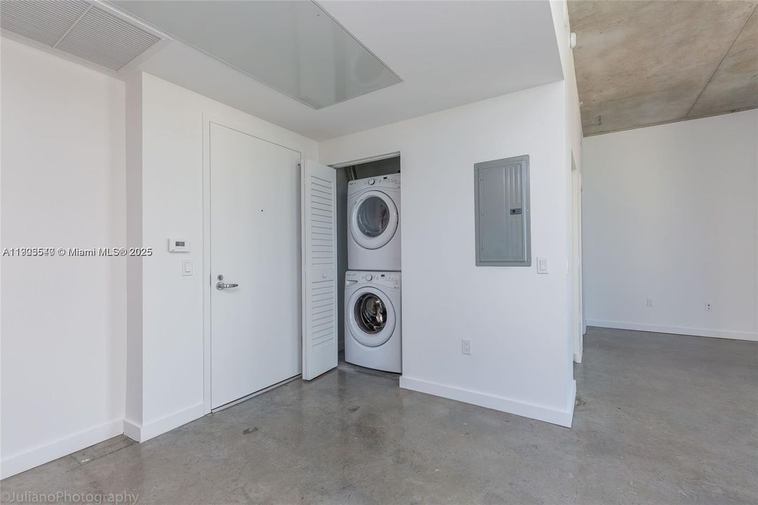 For Rent: $2,350 (1 beds, 1 baths, 446 Square Feet)