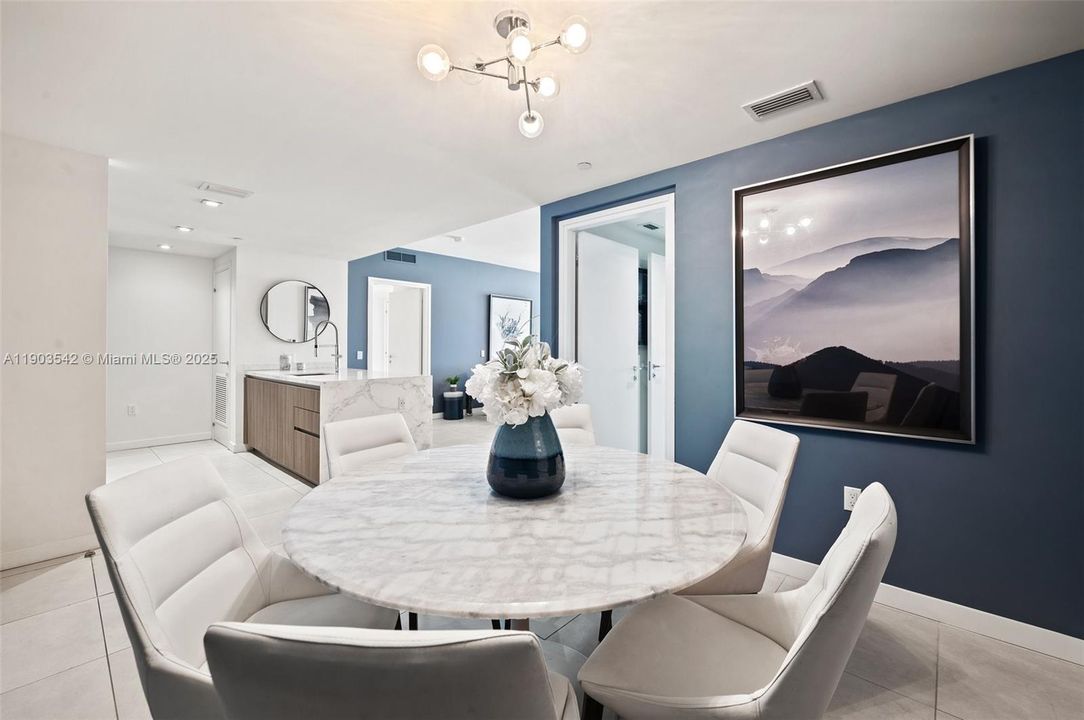 For Sale: $1,050,000 (2 beds, 2 baths, 1284 Square Feet)