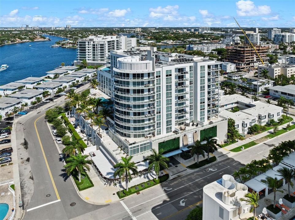 For Sale: $1,050,000 (2 beds, 2 baths, 1284 Square Feet)