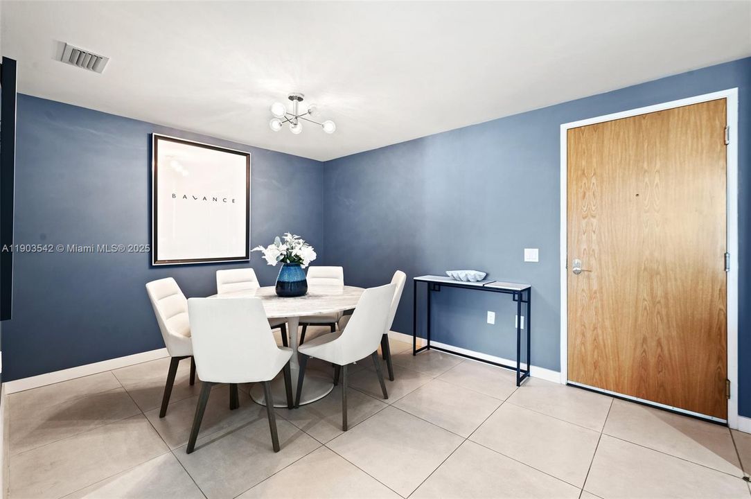 For Sale: $1,050,000 (2 beds, 2 baths, 1284 Square Feet)