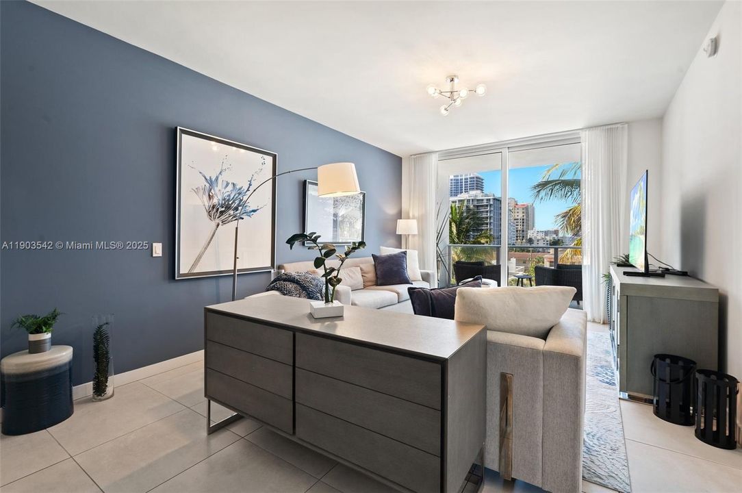 For Sale: $1,050,000 (2 beds, 2 baths, 1284 Square Feet)