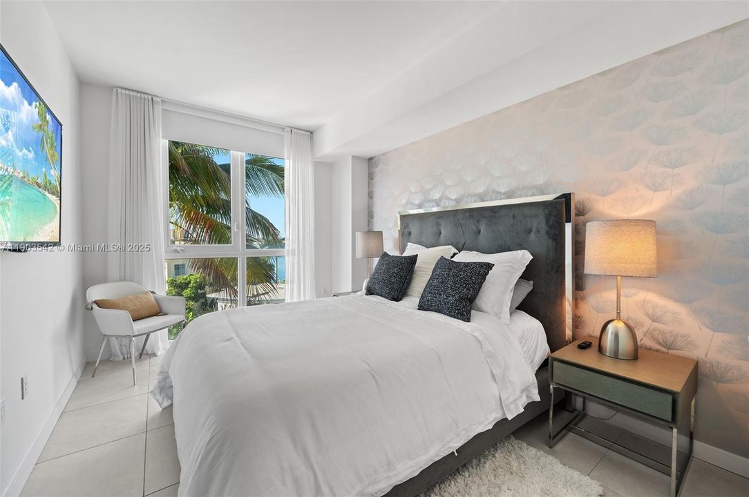 For Sale: $1,050,000 (2 beds, 2 baths, 1284 Square Feet)