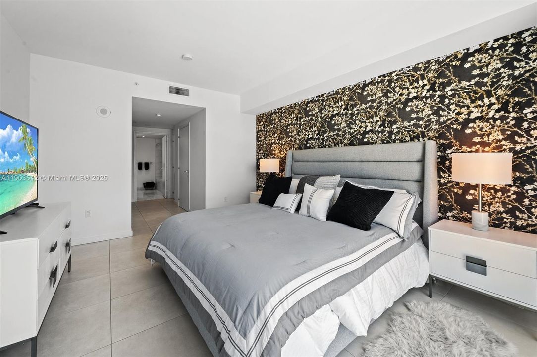 For Sale: $1,050,000 (2 beds, 2 baths, 1284 Square Feet)