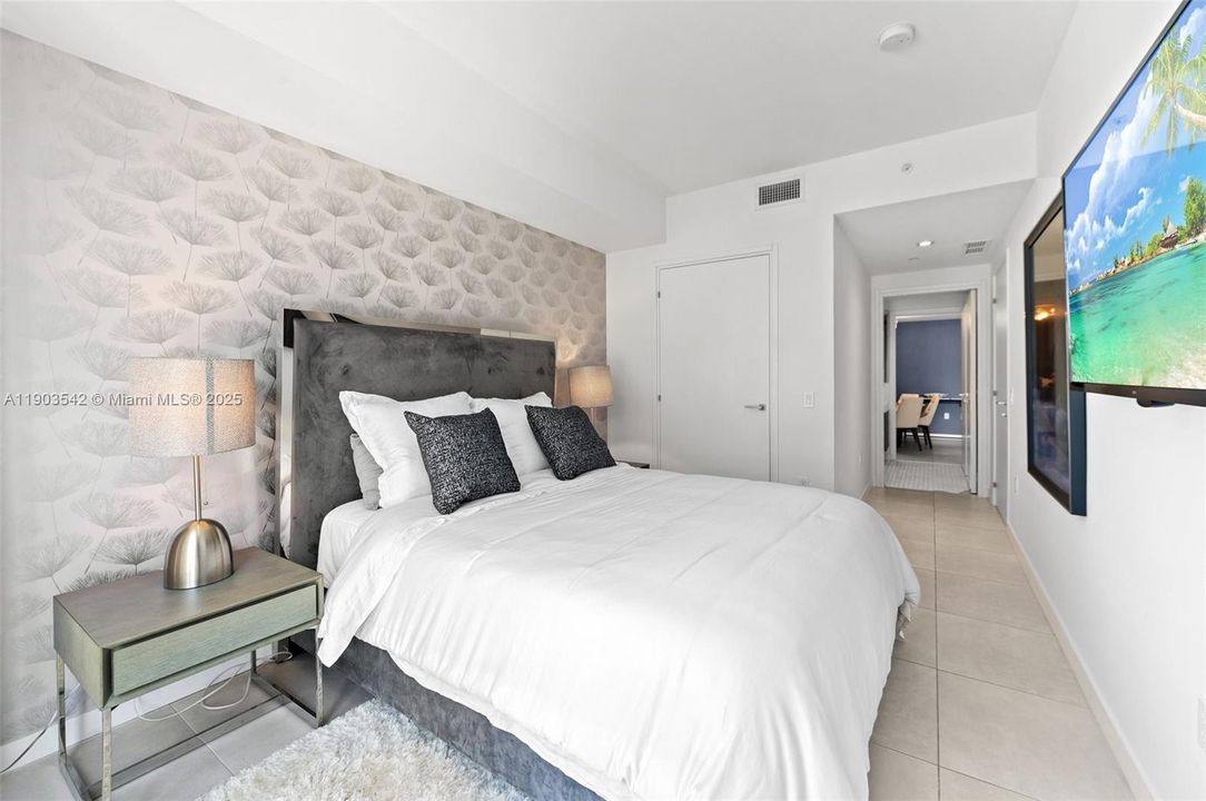 For Sale: $1,050,000 (2 beds, 2 baths, 1284 Square Feet)