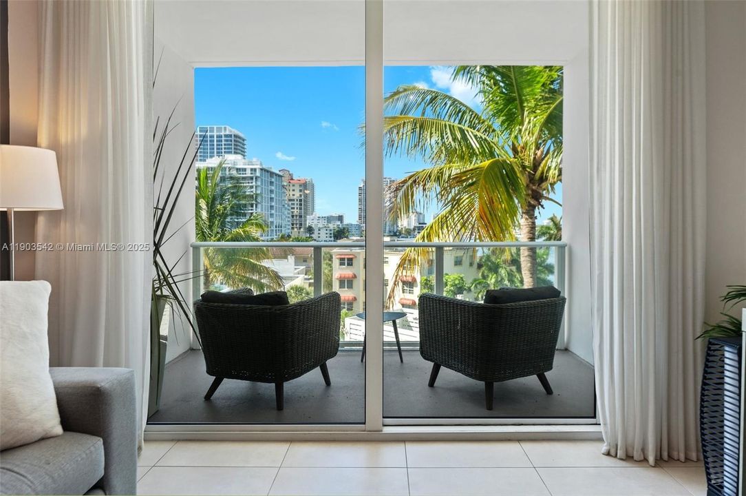 For Sale: $1,050,000 (2 beds, 2 baths, 1284 Square Feet)