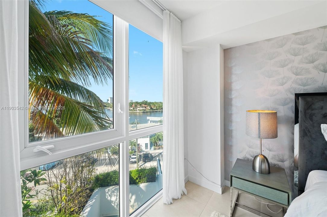 For Sale: $1,050,000 (2 beds, 2 baths, 1284 Square Feet)