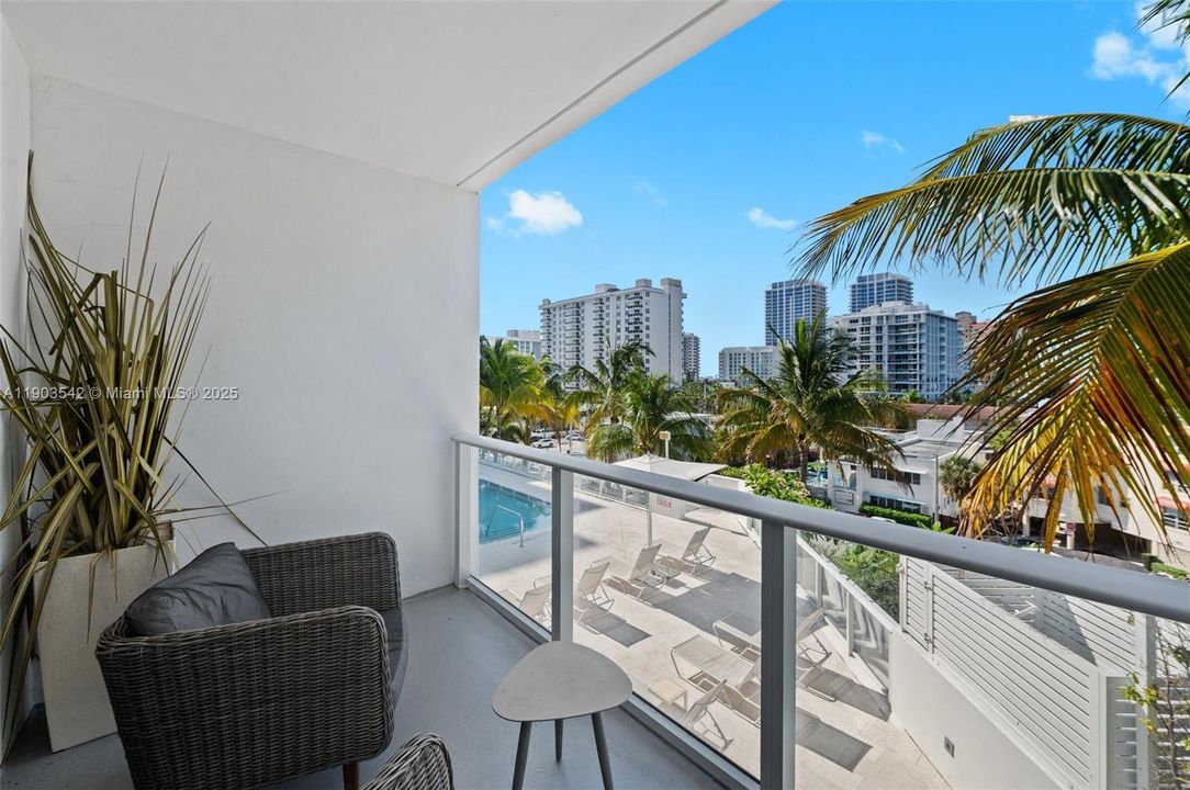 For Sale: $1,050,000 (2 beds, 2 baths, 1284 Square Feet)