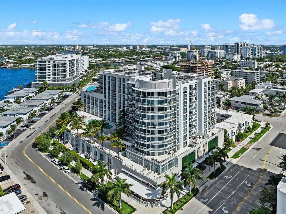 For Sale: $1,050,000 (2 beds, 2 baths, 1284 Square Feet)