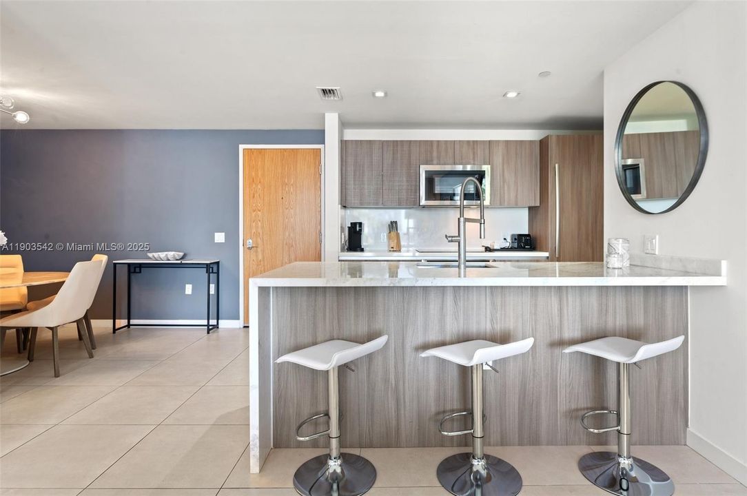 For Sale: $1,050,000 (2 beds, 2 baths, 1284 Square Feet)