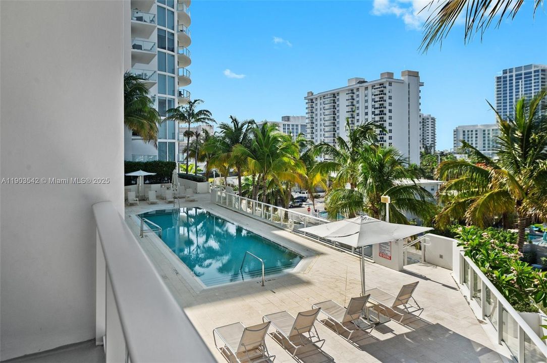 For Sale: $1,050,000 (2 beds, 2 baths, 1284 Square Feet)