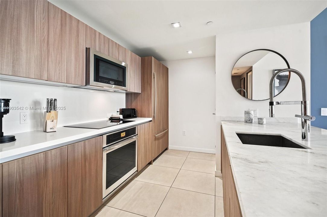 For Sale: $1,050,000 (2 beds, 2 baths, 1284 Square Feet)