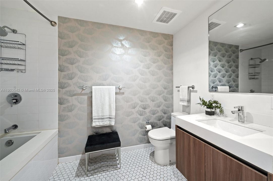 For Sale: $1,050,000 (2 beds, 2 baths, 1284 Square Feet)