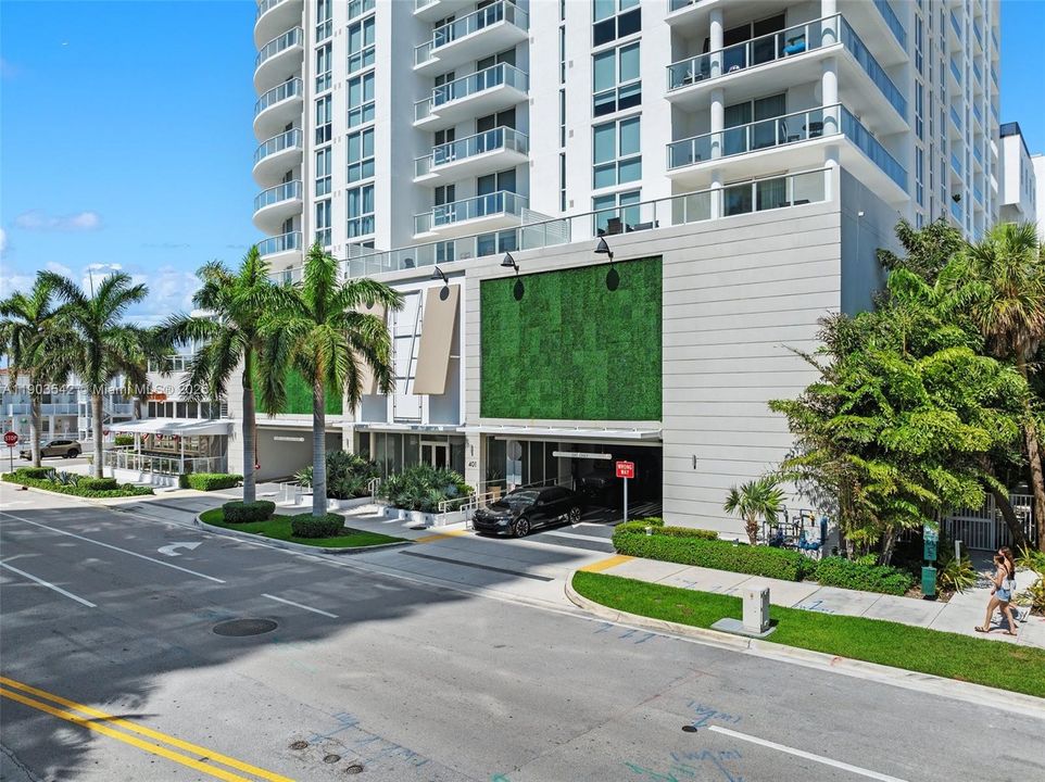 For Sale: $1,050,000 (2 beds, 2 baths, 1284 Square Feet)