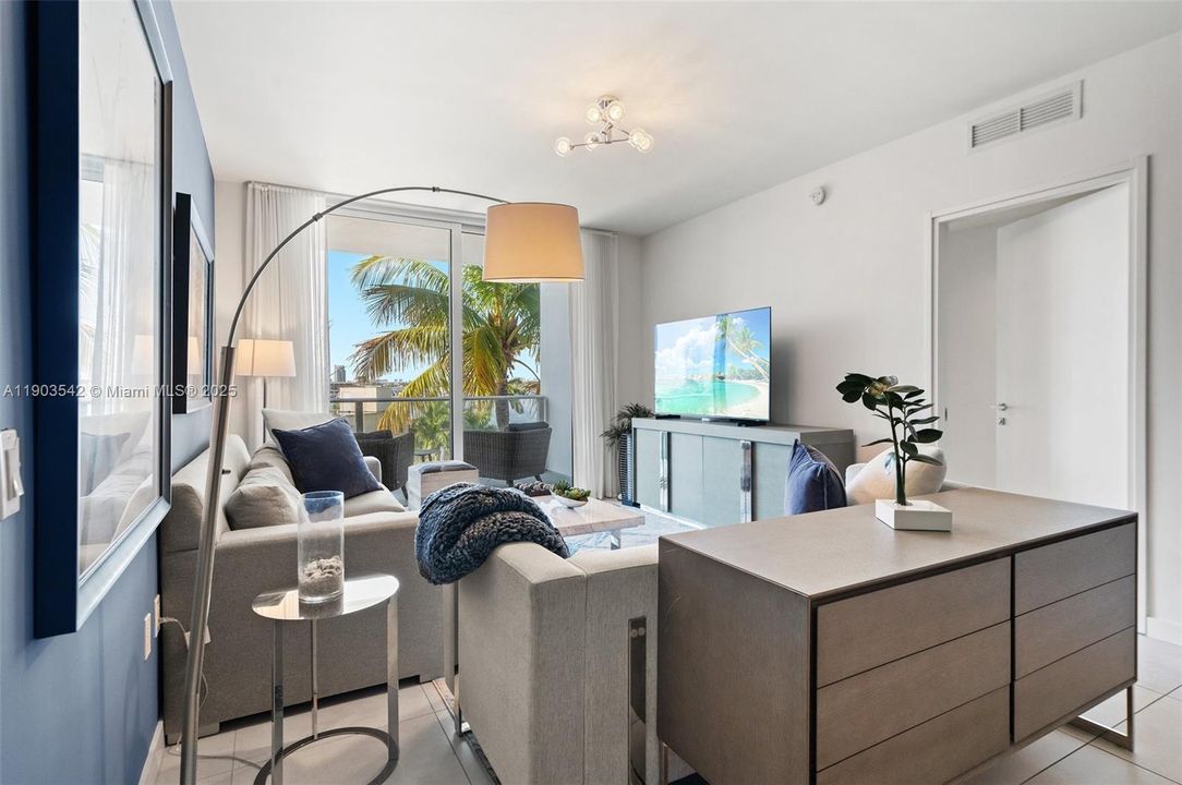 For Sale: $1,050,000 (2 beds, 2 baths, 1284 Square Feet)