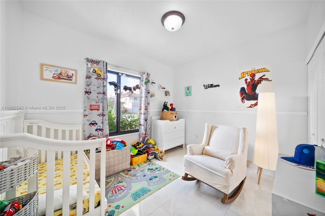 Под контрактом: $770,000 (4 спален, 2 ванн, 1822 Квадратных фут)