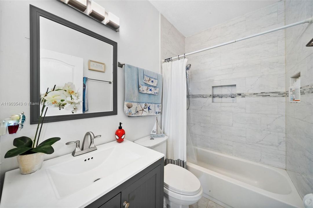 Под контрактом: $770,000 (4 спален, 2 ванн, 1822 Квадратных фут)