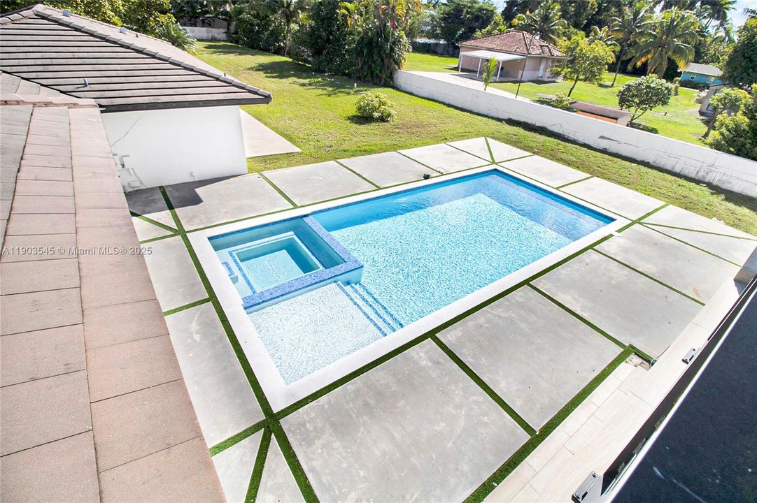 待售: $3,999,000 (7 贝兹, 5 浴室, 1107 平方英尺)