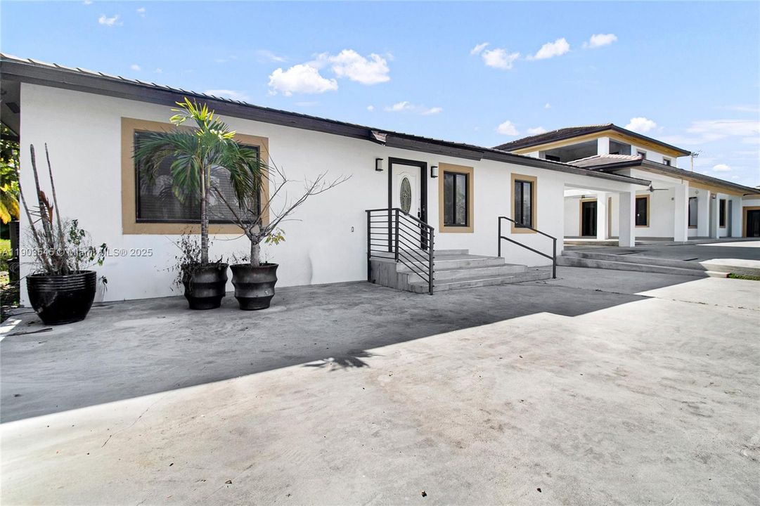 待售: $3,999,000 (7 贝兹, 5 浴室, 1107 平方英尺)