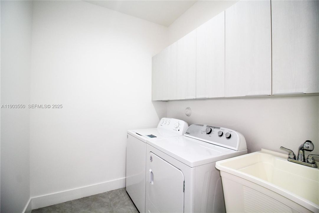 For Sale: $1,139,000 (4 beds, 3 baths, 2890 Square Feet)