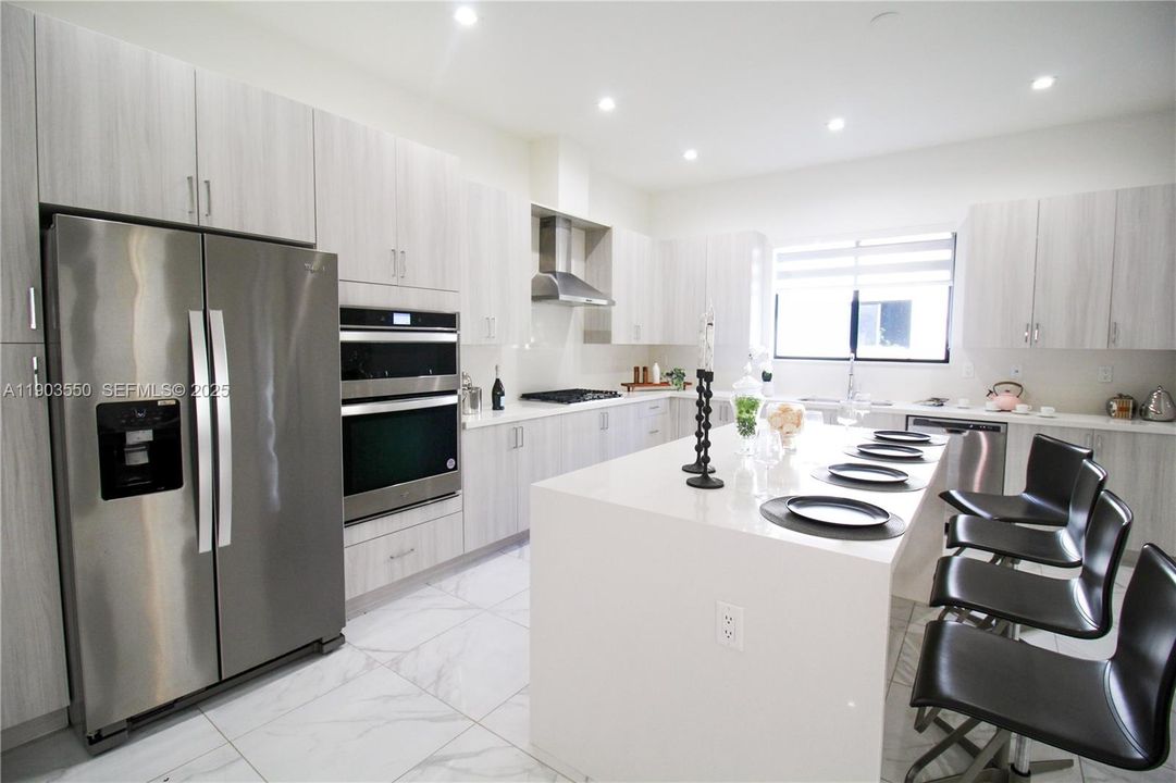 For Sale: $1,139,000 (4 beds, 3 baths, 2890 Square Feet)