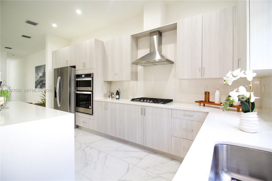 For Sale: $1,139,000 (4 beds, 3 baths, 2890 Square Feet)