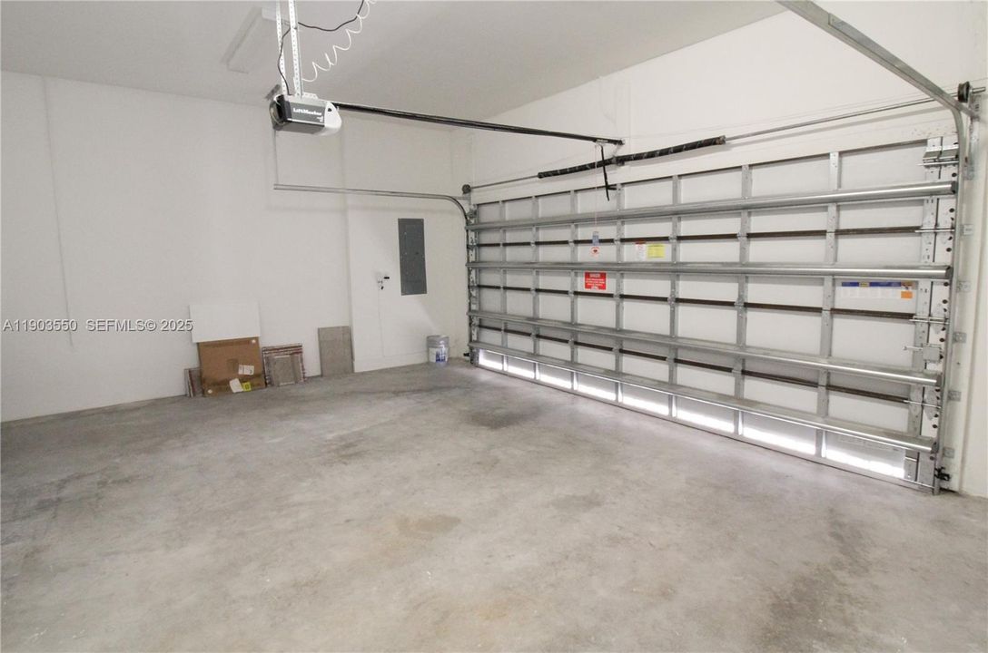 For Sale: $1,139,000 (4 beds, 3 baths, 2890 Square Feet)