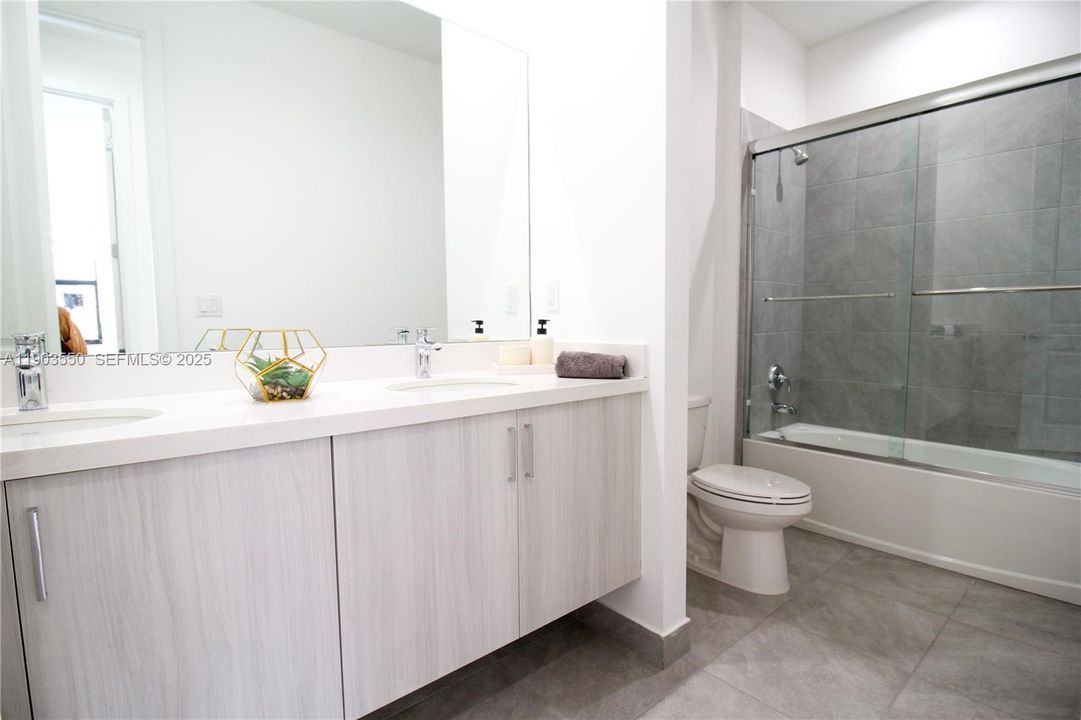 For Sale: $1,139,000 (4 beds, 3 baths, 2890 Square Feet)