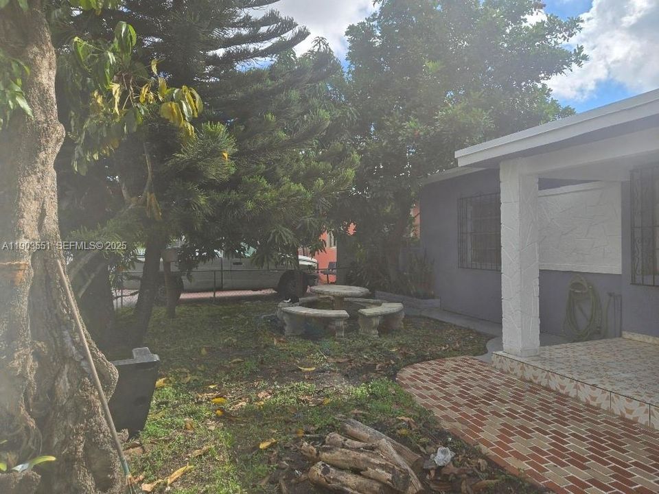 For Rent: $2,800 (3 beds, 1 baths, 0 Square Feet)