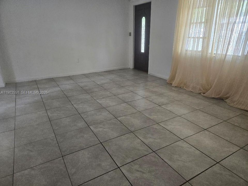 For Rent: $2,800 (3 beds, 1 baths, 0 Square Feet)