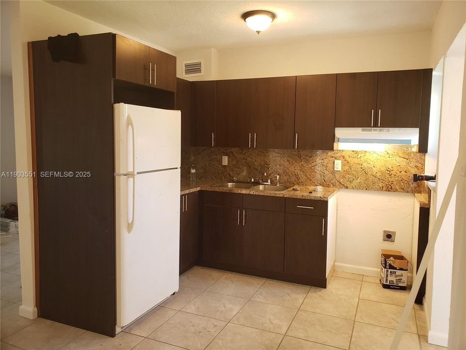 For Rent: $2,800 (3 beds, 1 baths, 0 Square Feet)