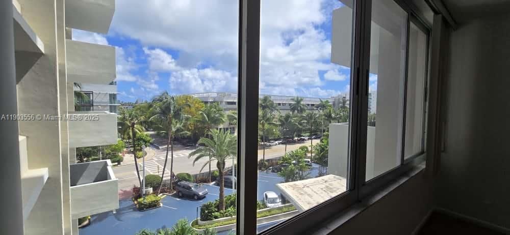 For Sale: $278,000 (0 beds, 1 baths, 680 Square Feet)